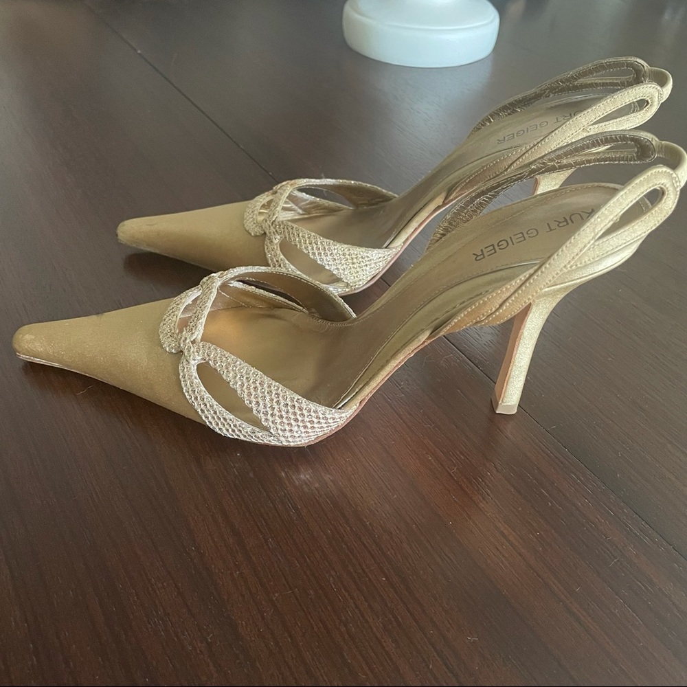 KURT GEIGER satin beige sling back pumps
